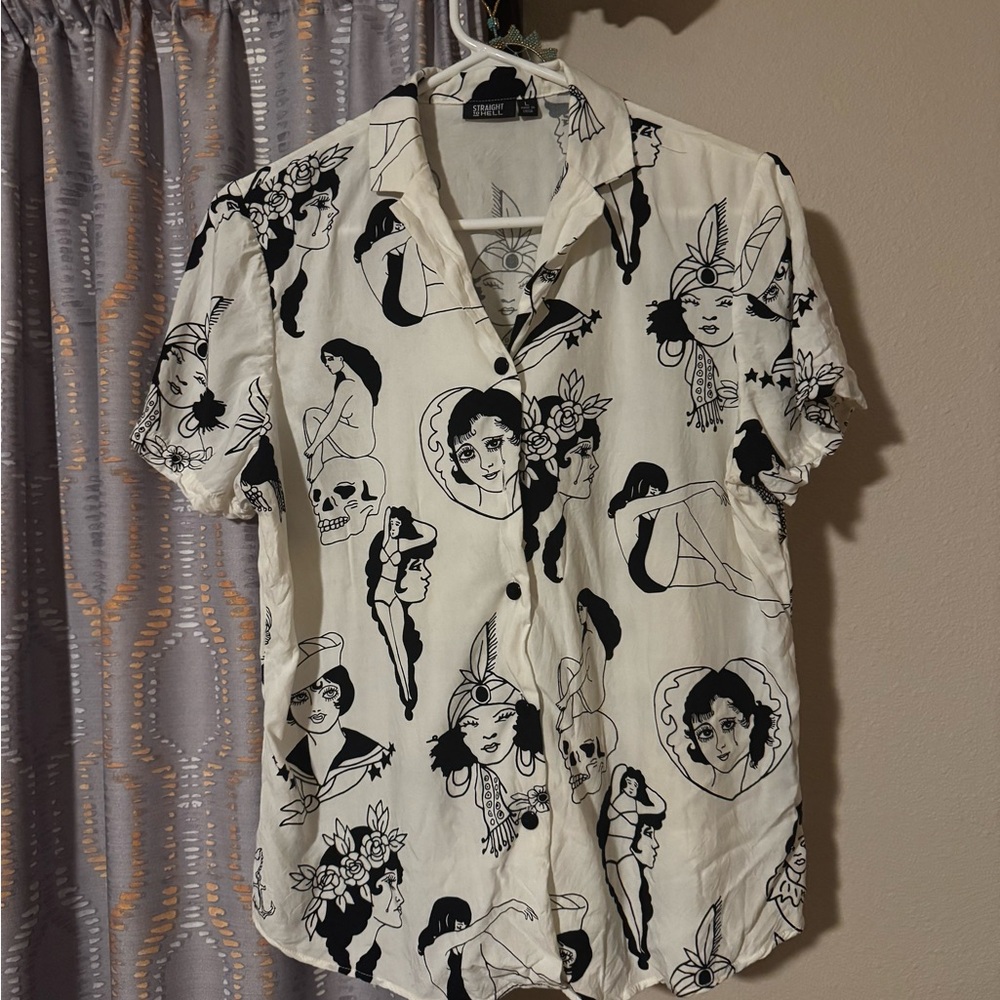 Graphic Black and White shirt from Straight to Hell